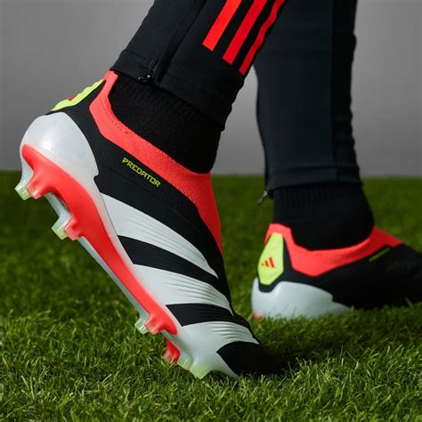 football boots adidas predator laceless.